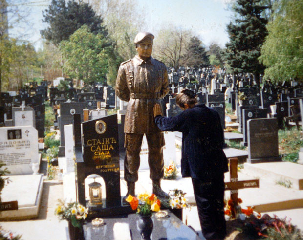 РОДИТЕЉИ ПРВЕ ЖРТВЕ МИЛОСРДНОГ АНЂЕЛА: Бар су се матуранти сетили нашег Саше